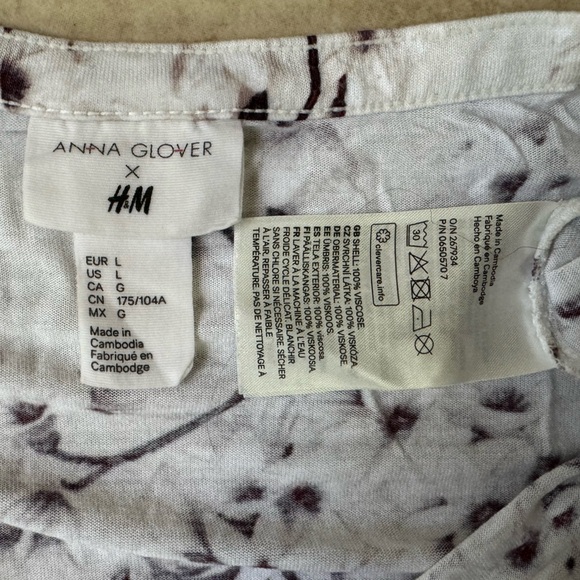 Bundle of 2 H&M Flutter Sleeve Tees - Picture 4 of 9